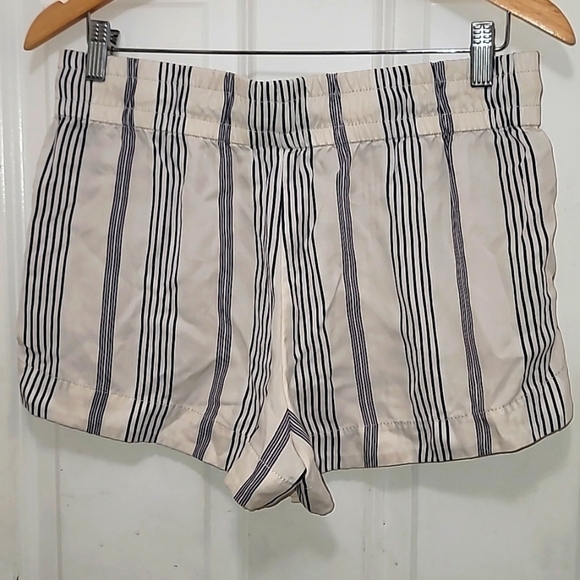 EXPRESS WOMEN'S  HIGH RISE  SILKY SHORT CREAM/BLUE SZ S/P - Picture 3 of 9